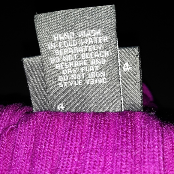 Dots Pink Fuscia V Neck  Medium Sweater - Picture 5 of 5